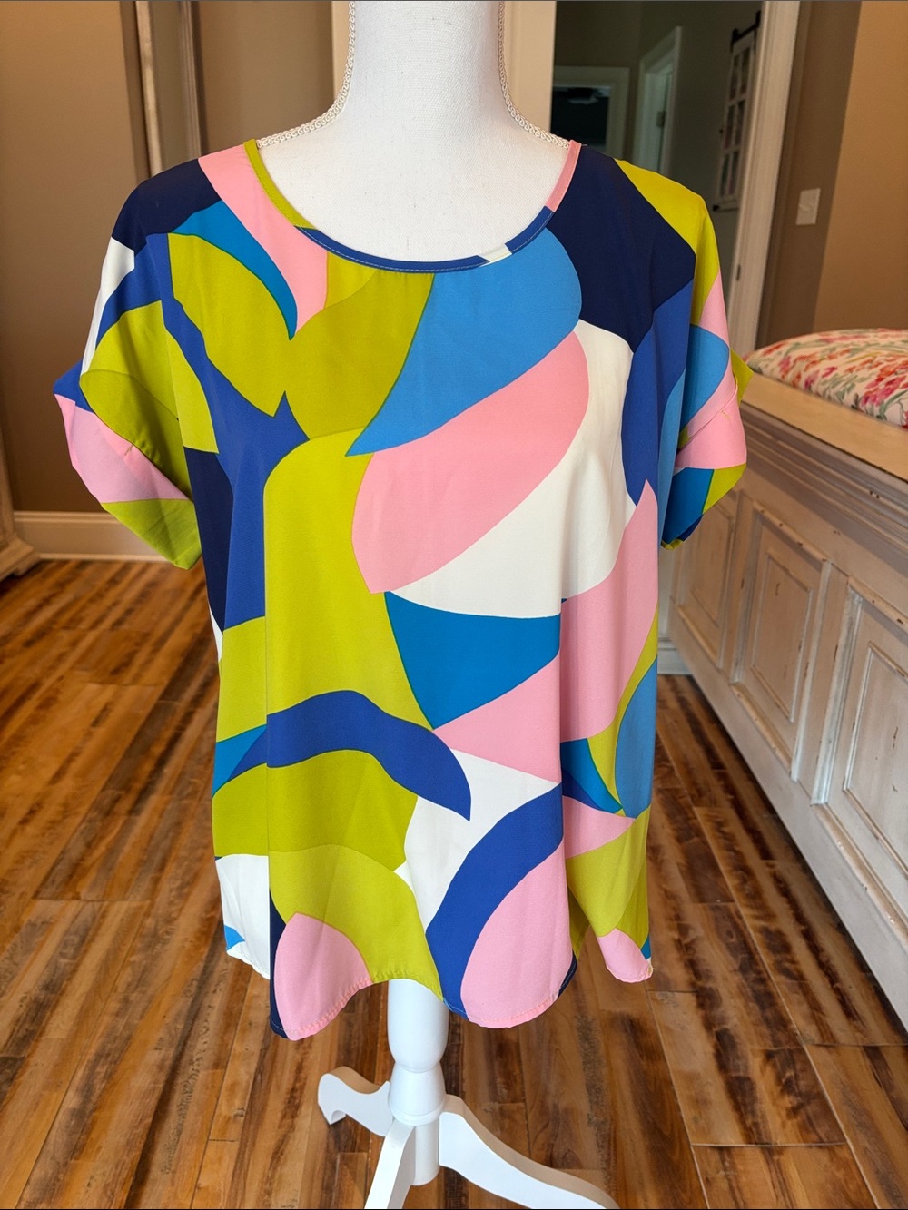 entro Abstract Colorblock Short Sleeve Top in Pink, Blue, Green & White / Small